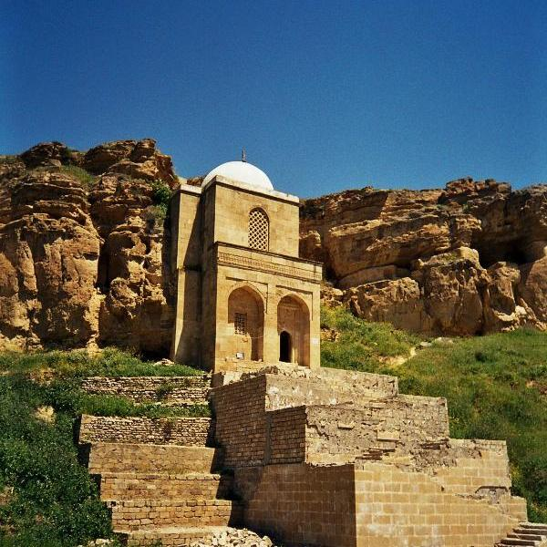 File:Diri_Baba_mausoleum.jpg