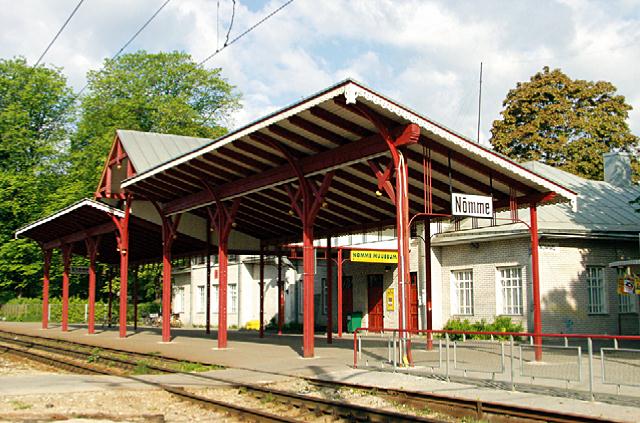 File:Nõmme_raudteejaam.jpg
